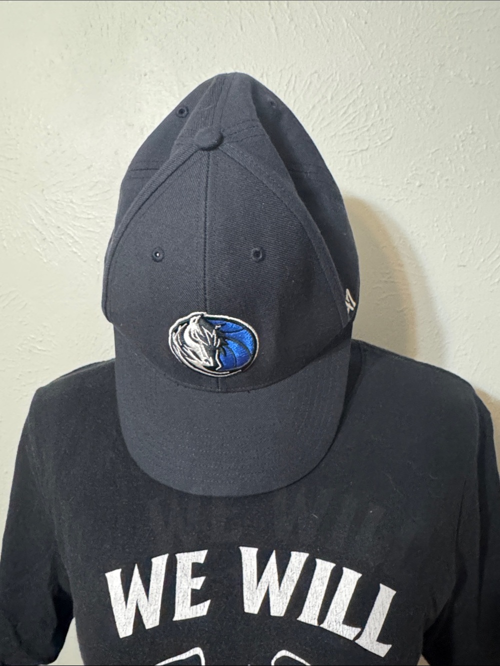 NBA Dallas Mavericks Black Logo Cap with embroidered 77 Luka Doncic  autograph .